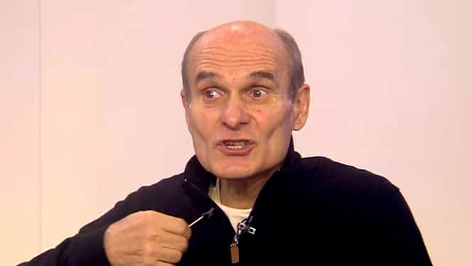 Ctp Despre CÄmaÈa Lui Sorin Cimpeanu PurtatÄ La Vaccinare CostumaÈia SeamÄnÄ Cu Elena CeauÈescu Jucand Volei In Pantofi Cu Toc