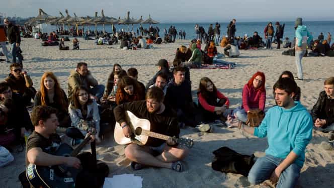 Vama Veche Distracție Pe Fiecare Centimetru Aglomerație De