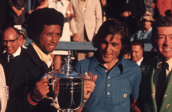 Arthur Ashe şi Ilie Năstase în 1972, la Forest Hills, fosta „locaţie” a Open-ului Statelor Unite