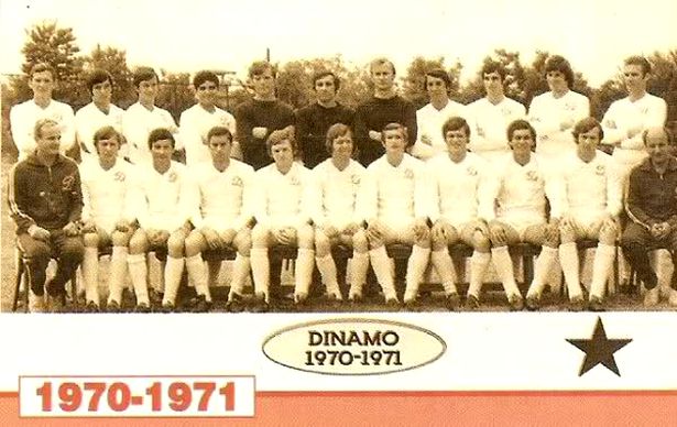 Cornel Dinu este al doilea din dreapta, pe rândul de sus al echipei campioane din sezonul 1970-1971, Dinamo București