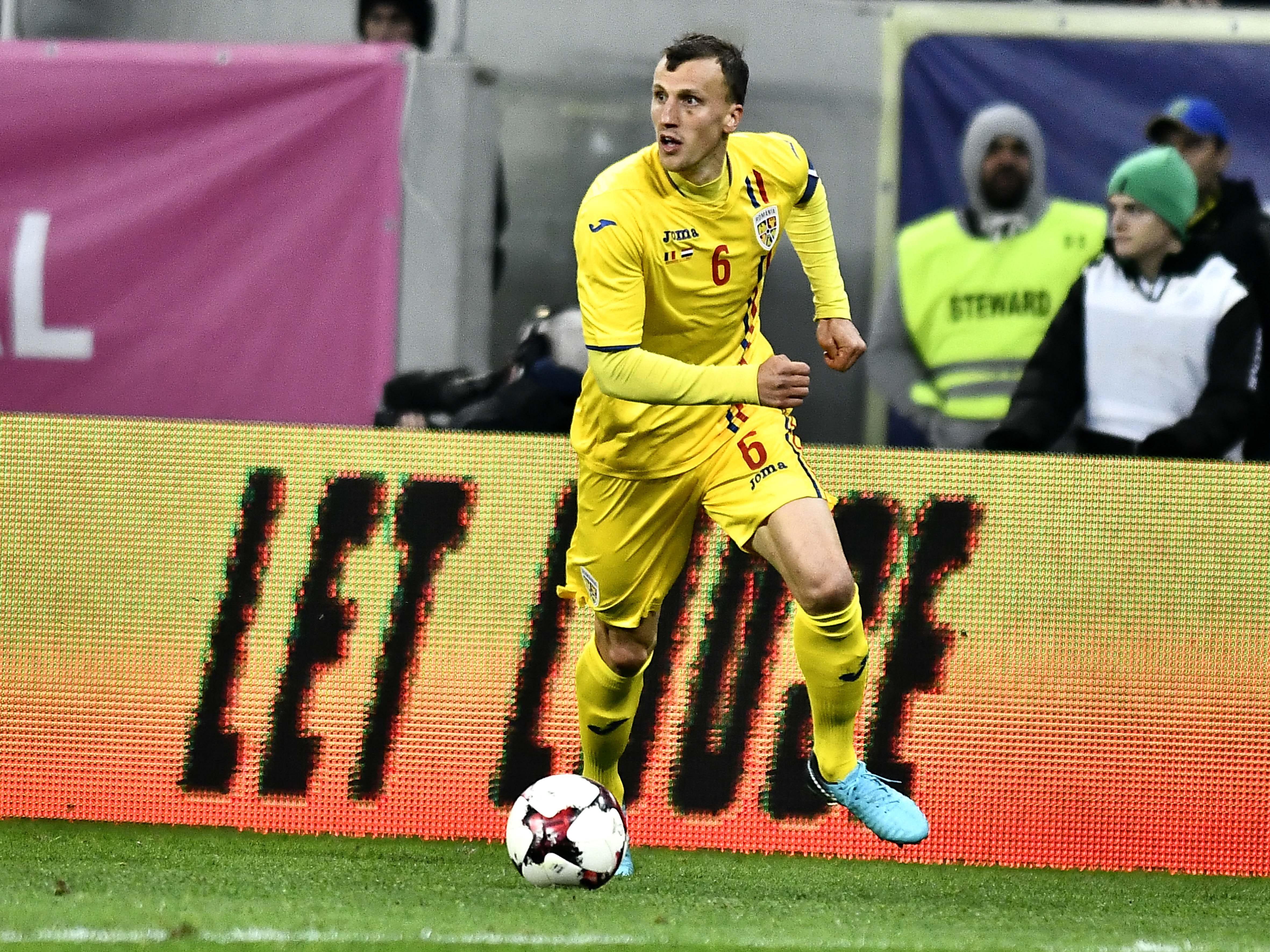 Vlad Chiricheş, accidentare gravă la ligamente! Vlad Chiriches in meciul amical de fotbal dintre Romania si Olanda, desfasurat marti 14 noiembrie 2017 pe Arena Nationala din Bucuresti. © FOTO Razvan Pasarica/SPORT PICTURES