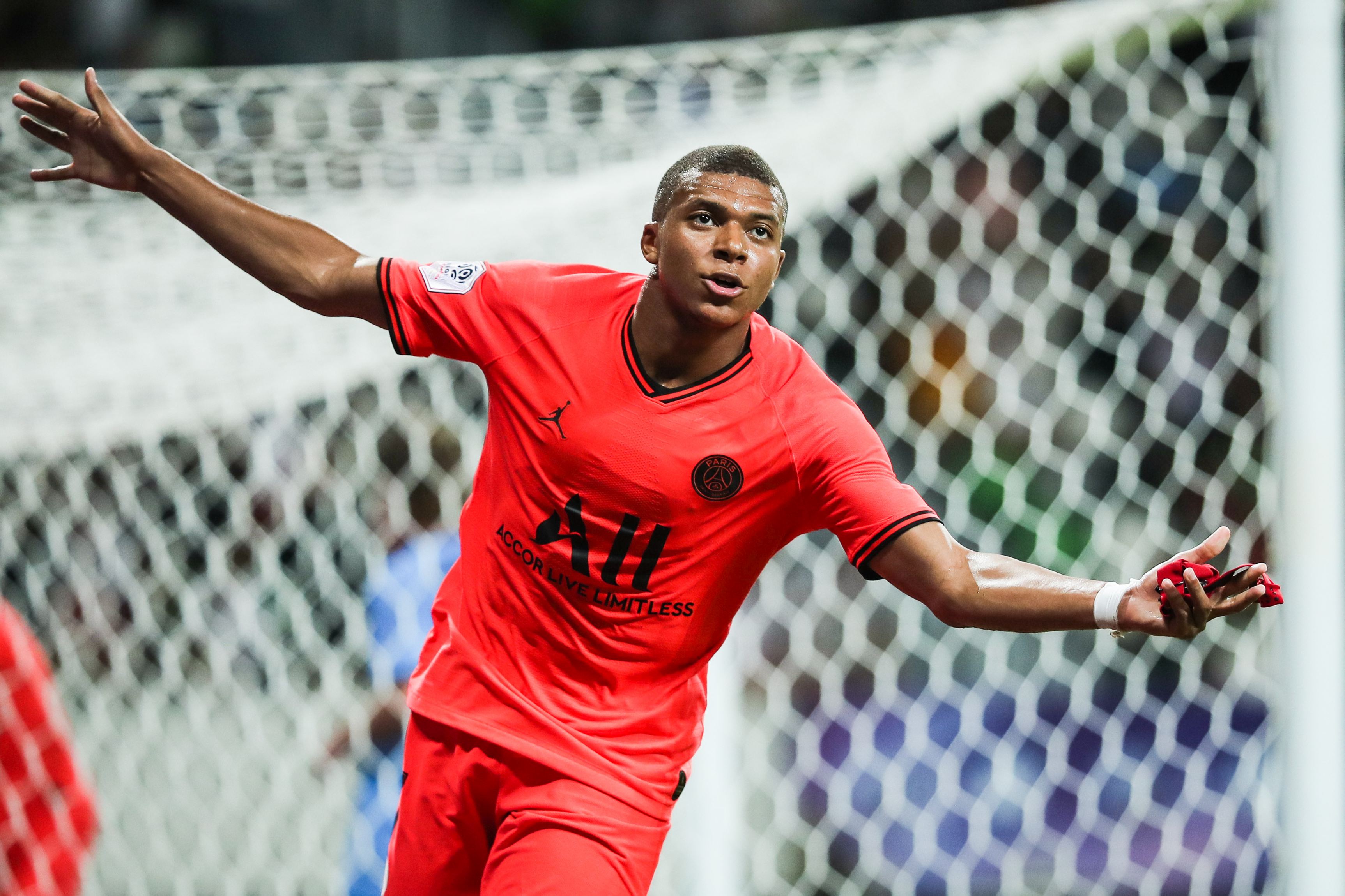 Kylian Mbappe este pe primul loc în top 20 cei mai bine cotaţi fotbalişti din lume (sursă foto: hepta.ro)