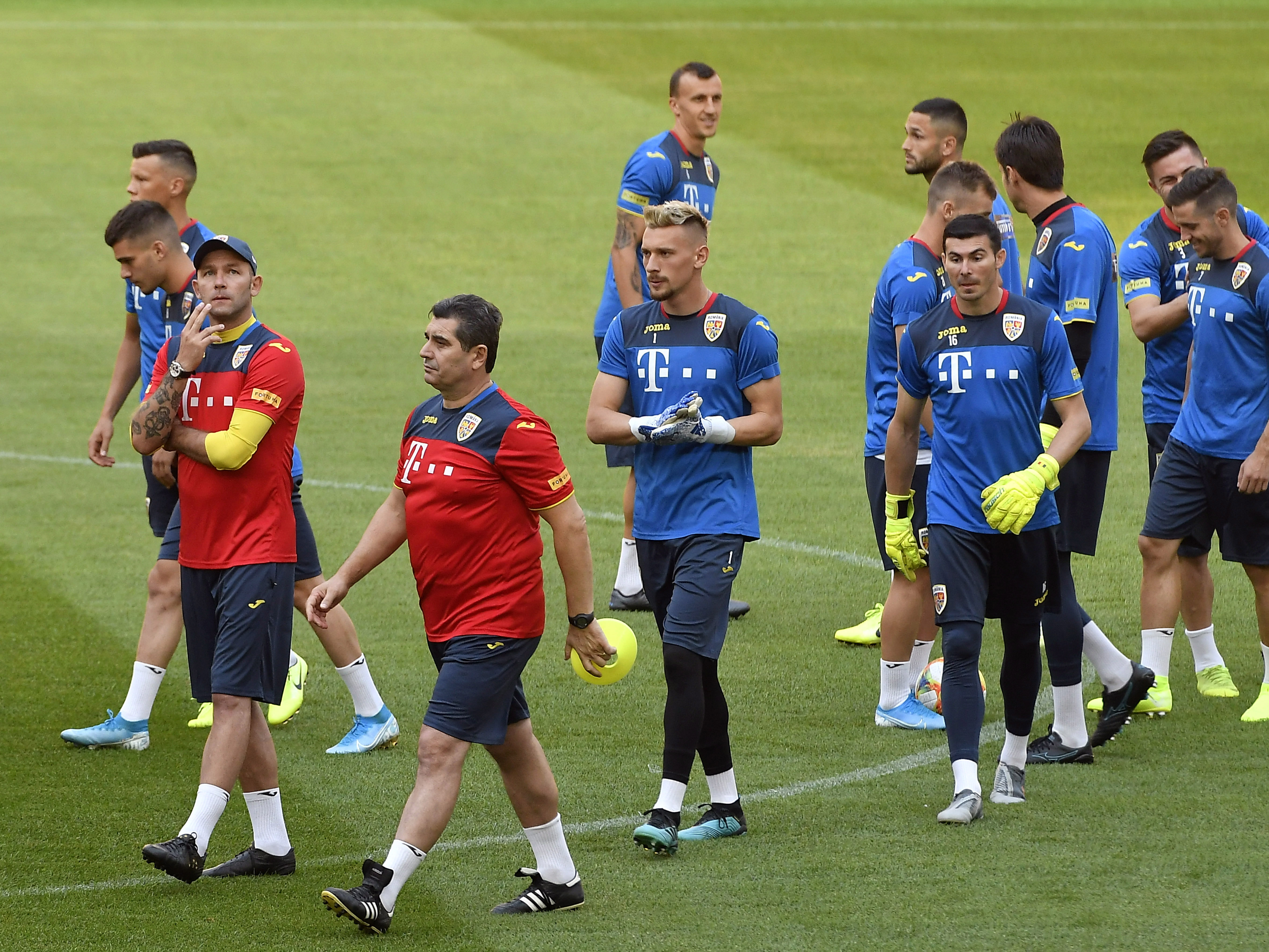Andrei Radu, Florin Niță și Bogdan Lobonț la un antrenament susținut de România înaintea meciului cu Spania. Sursă foto: sportpictures.eu