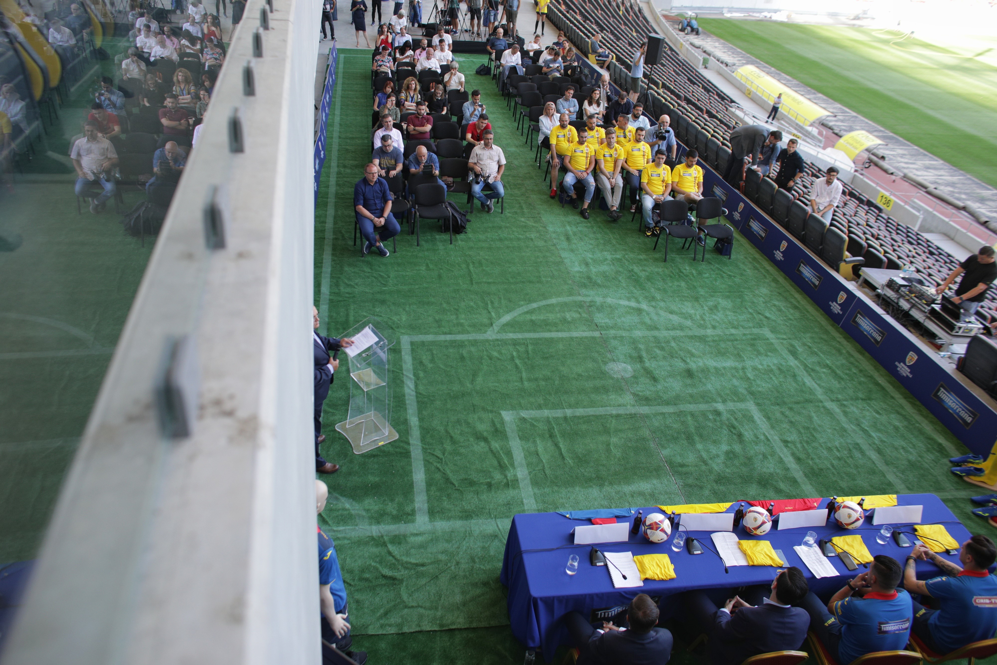 „Arena Națională” a găzduit conferința de presă prilejuită de semnarea parteneriatului dintre Federația Română de Fotbal și brandul național de bere „Timișoreana”, respectiv „Ursus Breweries”. Au fost prezenți Răzvan Burleanu, Dragoș Constantinescu, Cosmin Contra și Mirel Rădoi. Sursa foto: thepractice.ro