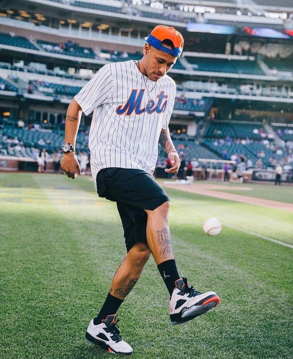 Perechea de Jordan 5 lansată de Nike în colaborare cu Neymar