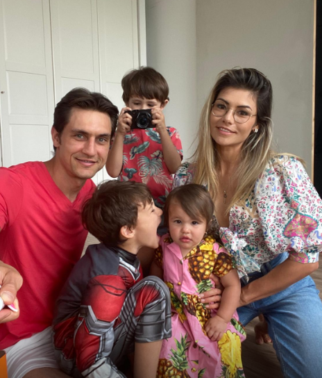 Ciprian Tătărușanu, alături de familie. FOTO: FRF