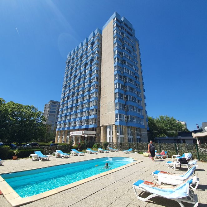 Hotelul din staţiunea Olimp în care îşi petrece vacanţa familia Borcea